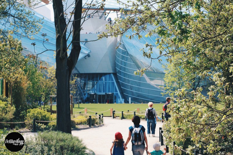 Walkway from Jardin d'Acclaimatation.