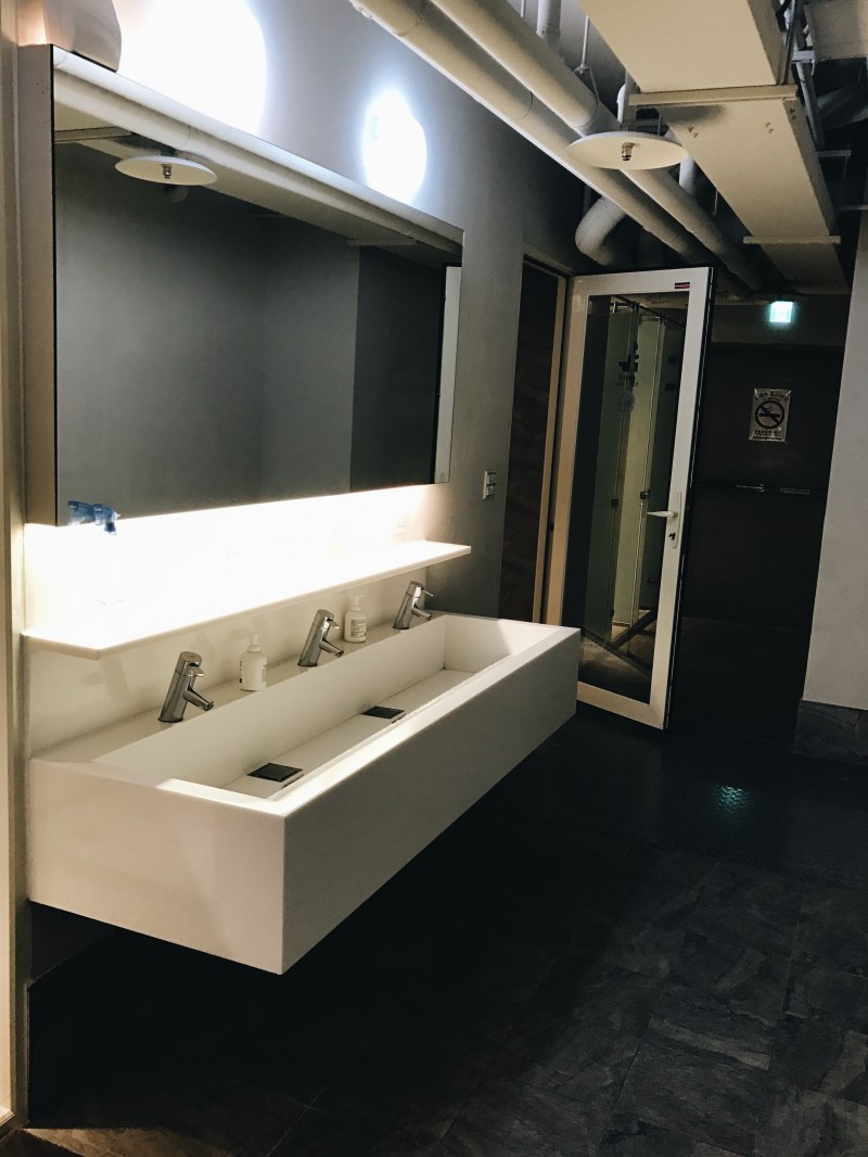 Nhà vệ sinh trong một hostel ở Đài Bắc