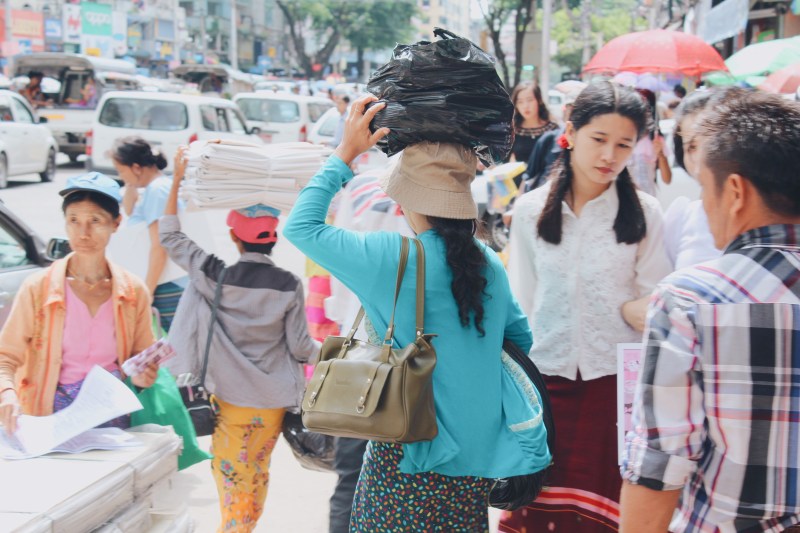 Những gam màu Yangon, 24 giờ Yangon's colorful shades, 24 hours Venturology Lý Thành Cơ