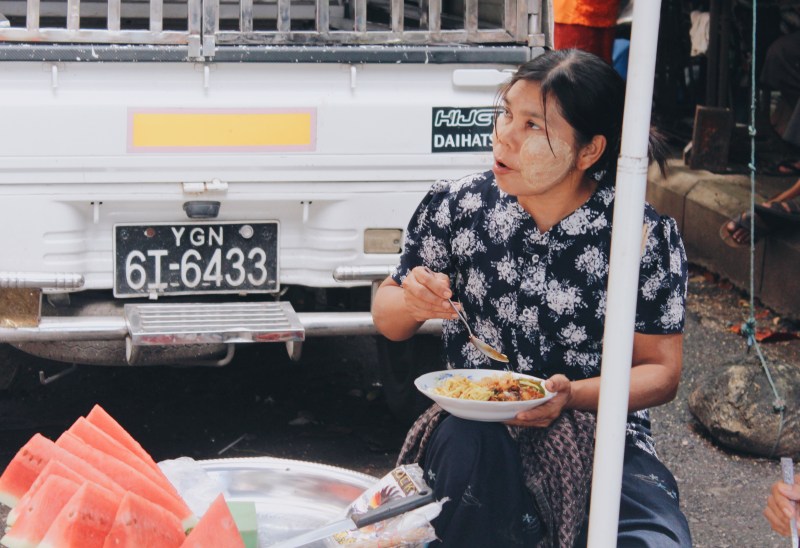 Những gam màu Yangon, 24 giờ Yangon's colorful shades, 24 hours Venturology Lý Thành Cơ
