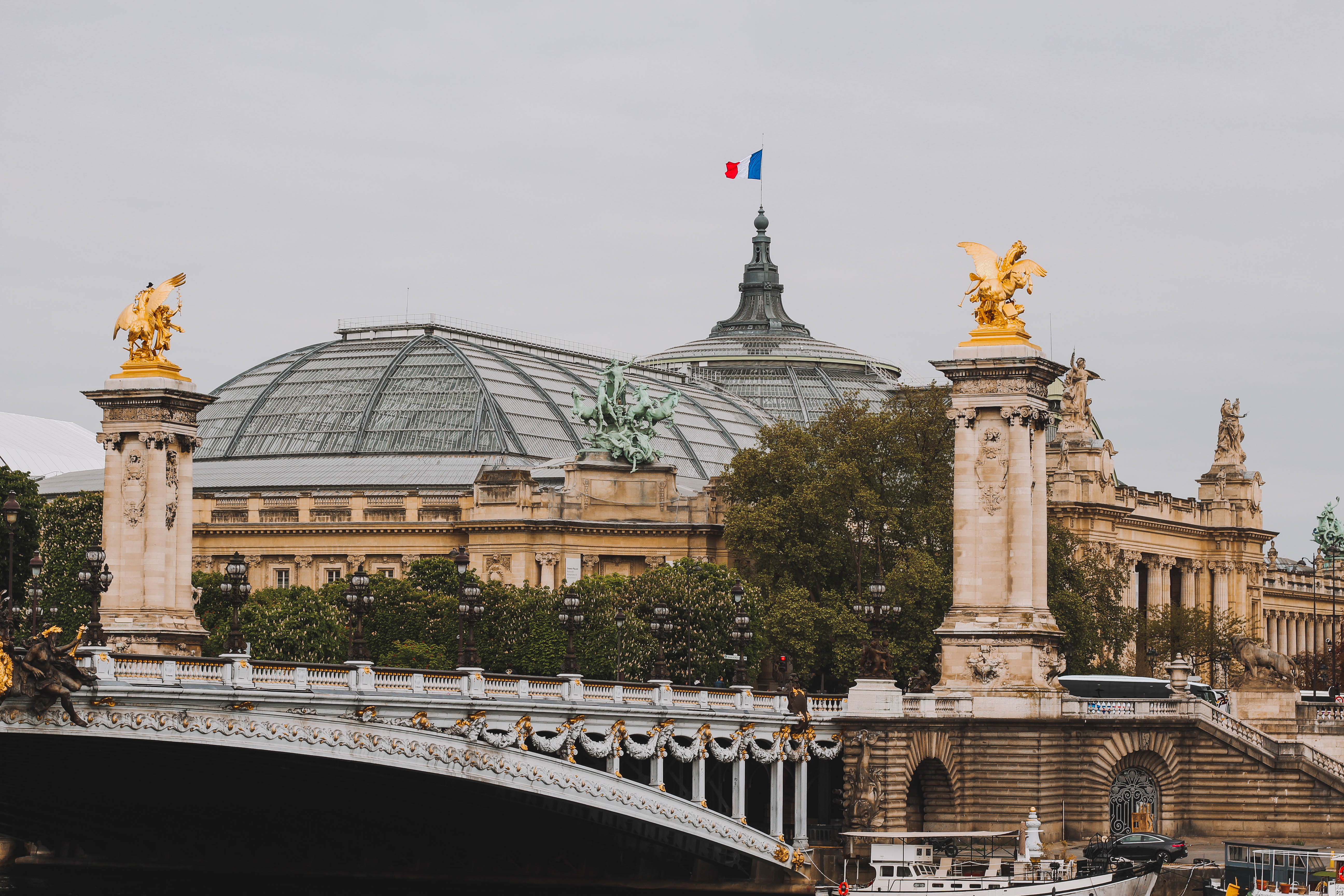 Cầu Alexandre III tại Paris Pháp