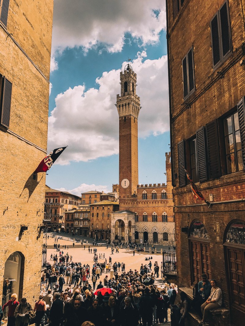 Siena Square Horse Race