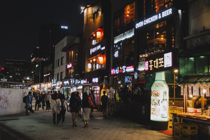Nhà hàng Beer &amp; Chicken ở Hongdae