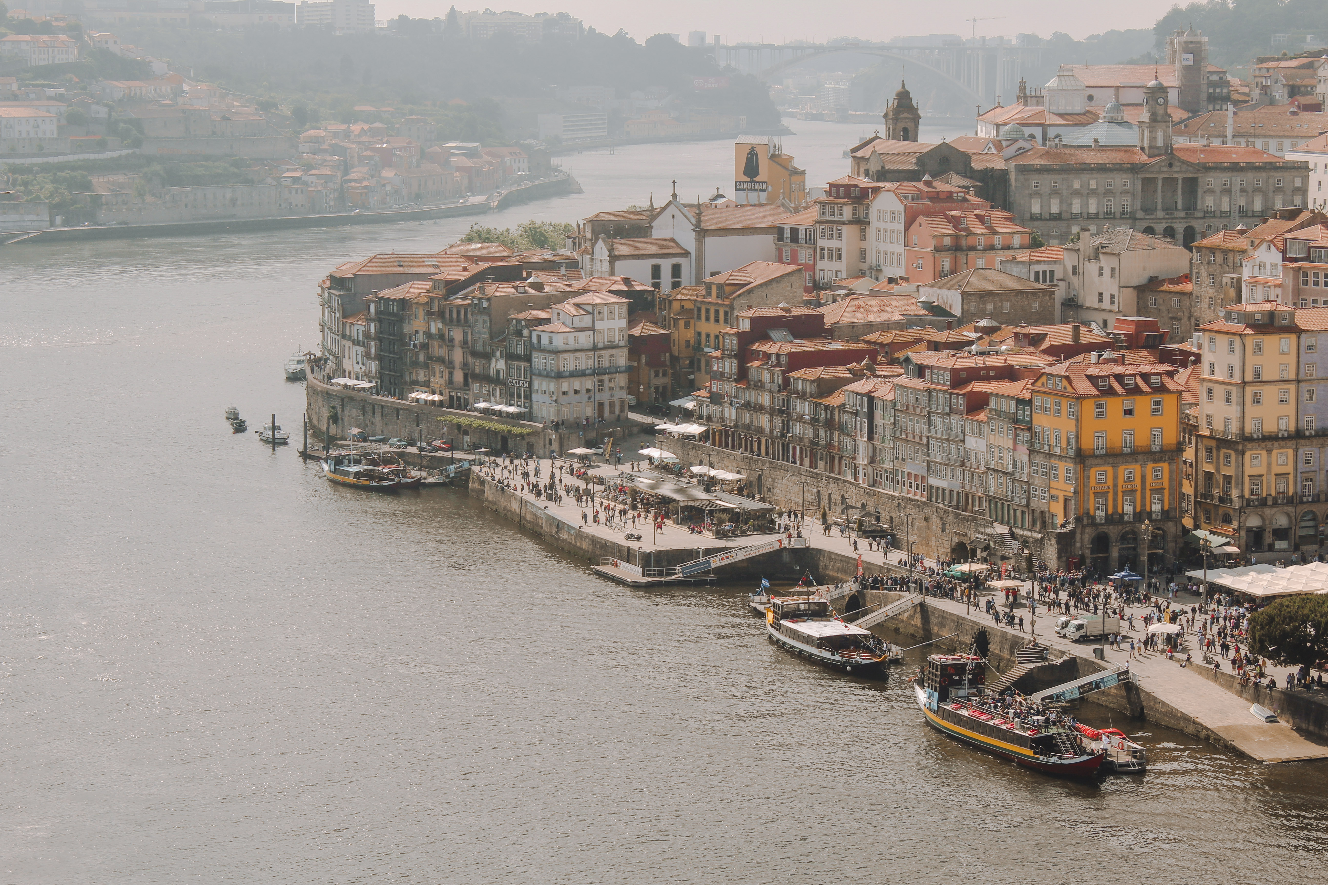 Porto bên bờ sông