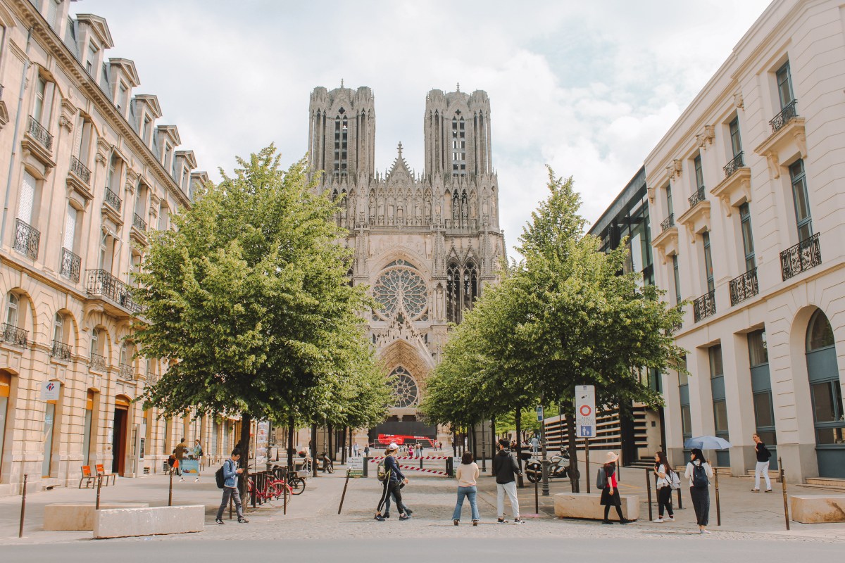 Nhấp ngụm champagne và thổi an yên vào đời ở Reims – Lý Thành Cơ