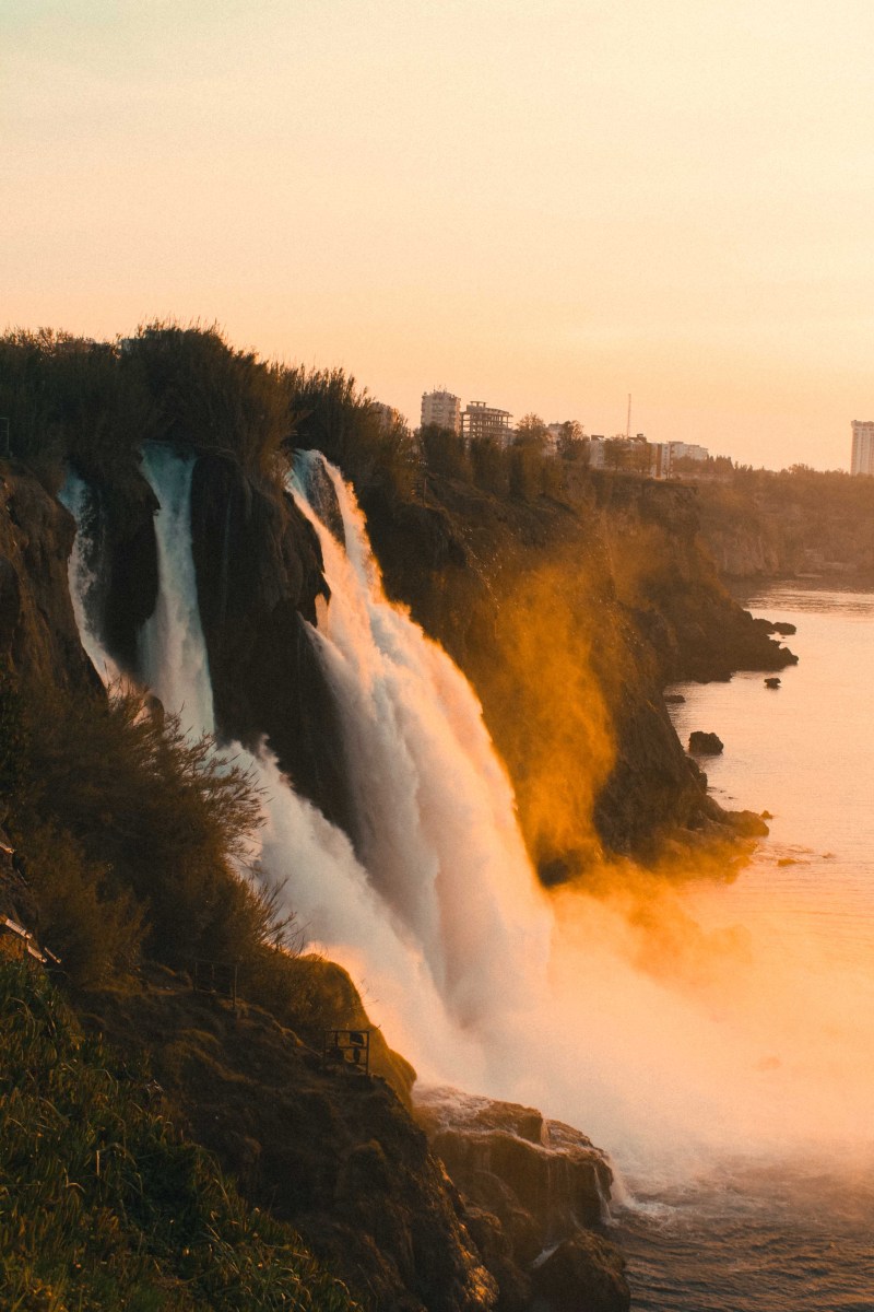 Thương Cảng Antalya, Nút Giao Êm Đềm Trên Con Đường Tơ Lụa