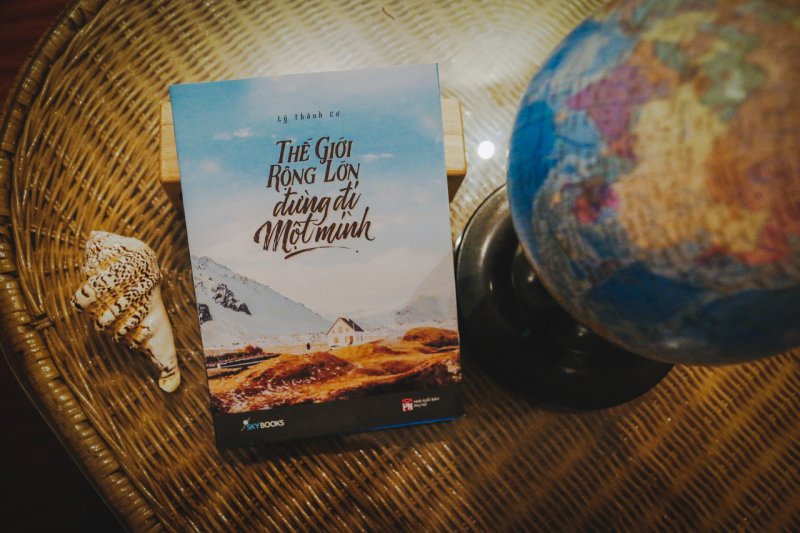 Thế Giới Rộng Lớn, Đừng Đi Một Mình Sách Lý Thành Cơ