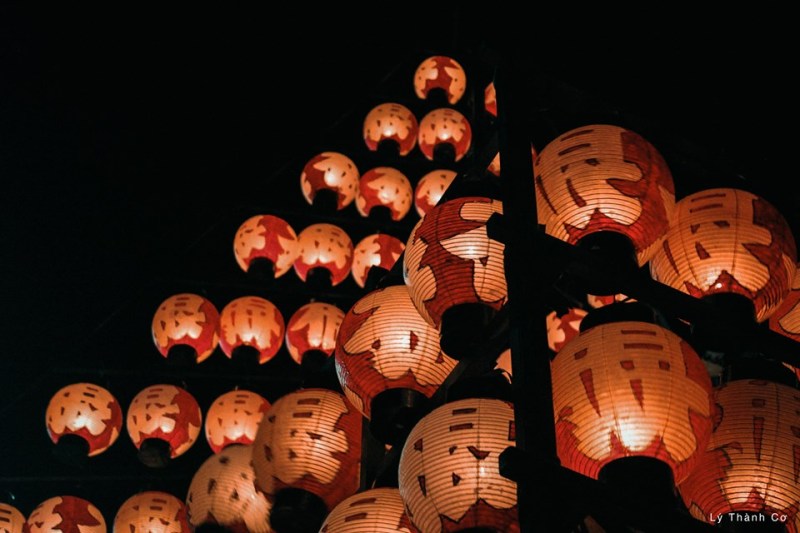 Long den Nihonmatsu Ly Thanh Co 2